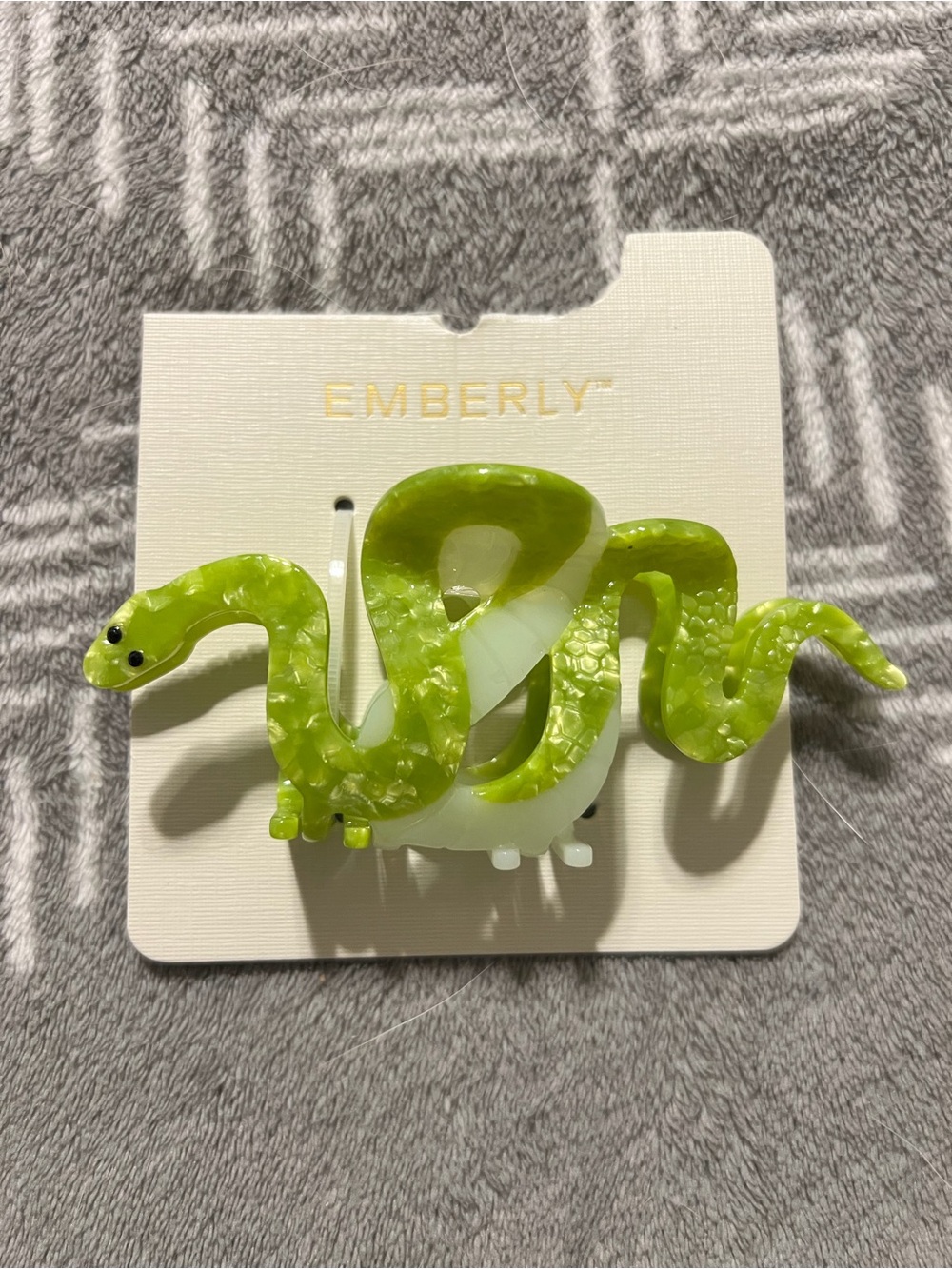 Emberly Green Snake Hair Claw